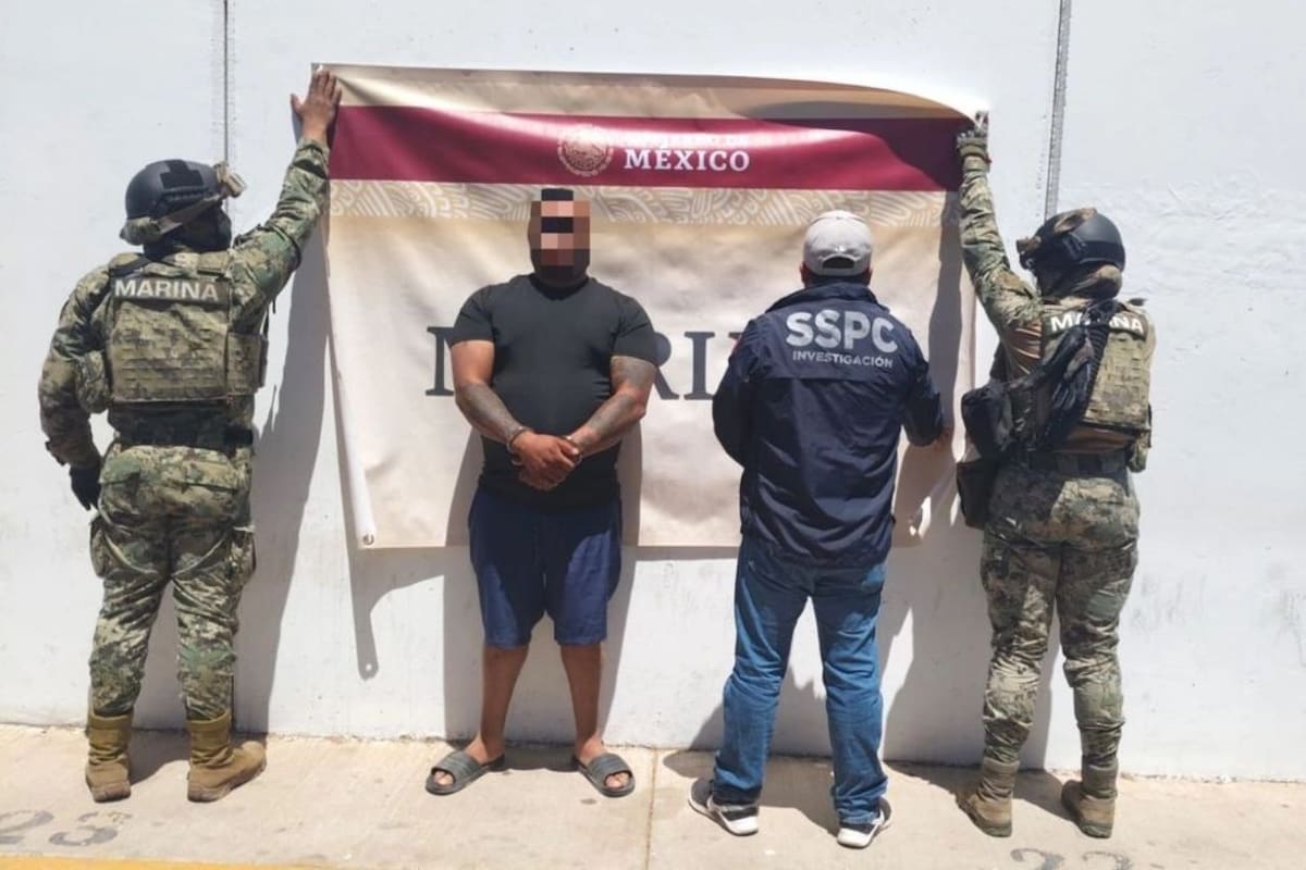 Un operativo en Bahía de Kino, en Hermosillo, detuvo a Iván Fernando Zepeda, alias "El 4-40", operador del CJNG. Foto: Semar