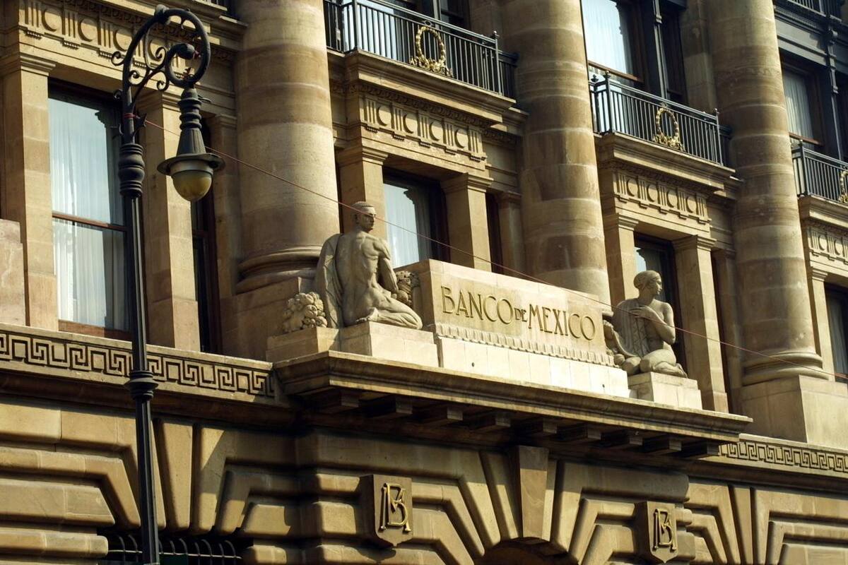 Banco de México baja la tasa de interés al 4.25 % por crisis de la Covid-19