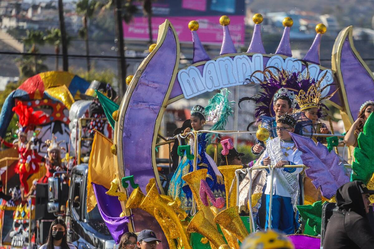 Concluye con récord de asistencia el desfile del Gran Carnaval de Ensenada 2025