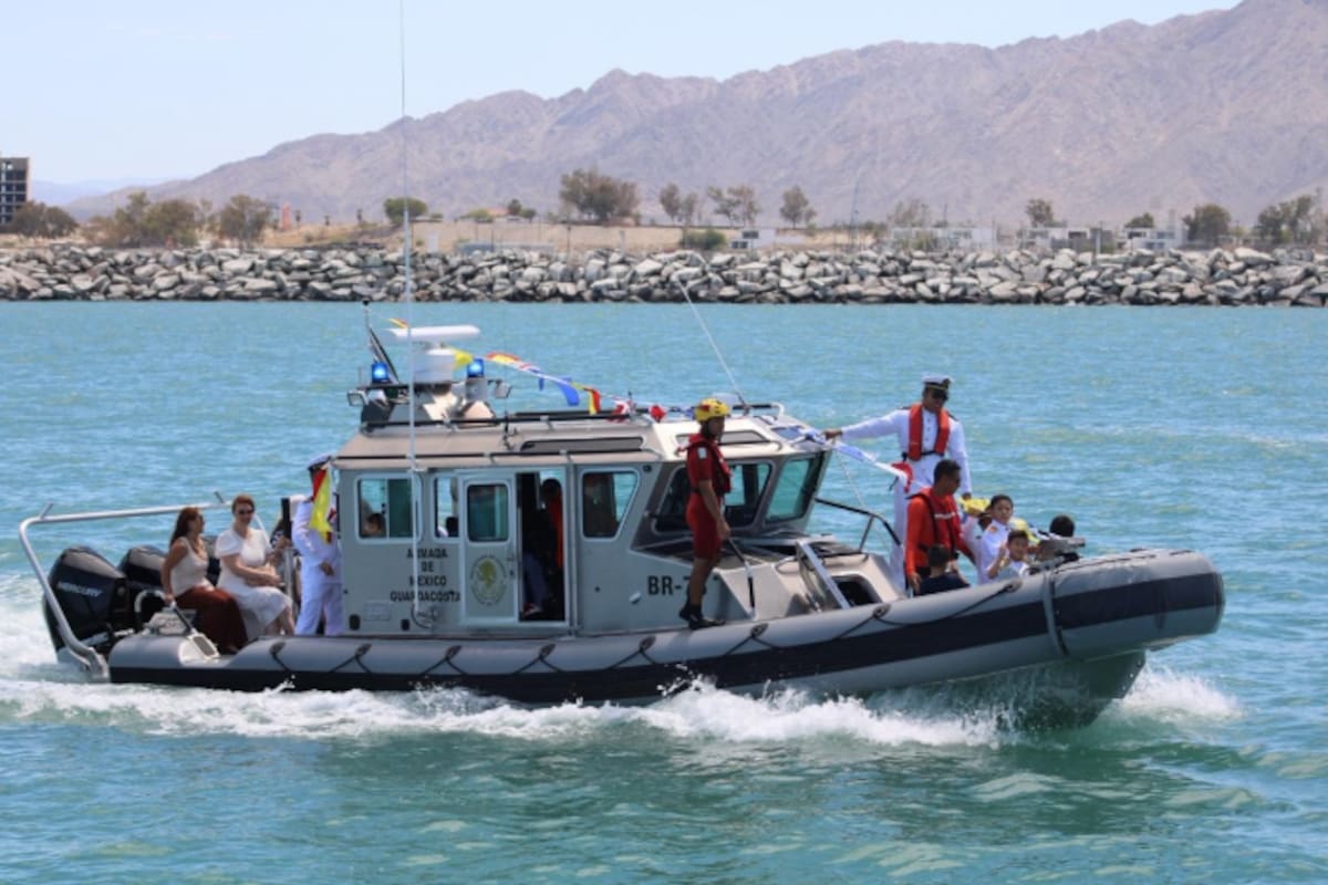 “Mientras exista una bandera mexicana sobre nuestras aguas, la soberanía seguirá firme”: la Marina conmemora su aniversario frente al mar de San Felipe