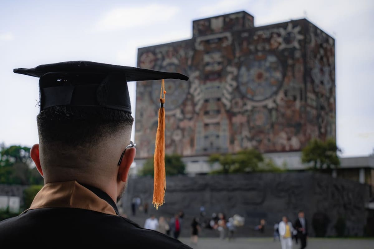Mientras miles compiten por Medicina, 14 licenciaturas de la UNAM no lograron cubrir sus espacios en 2025, revelando un cambio en las preferencias de los aspirantes