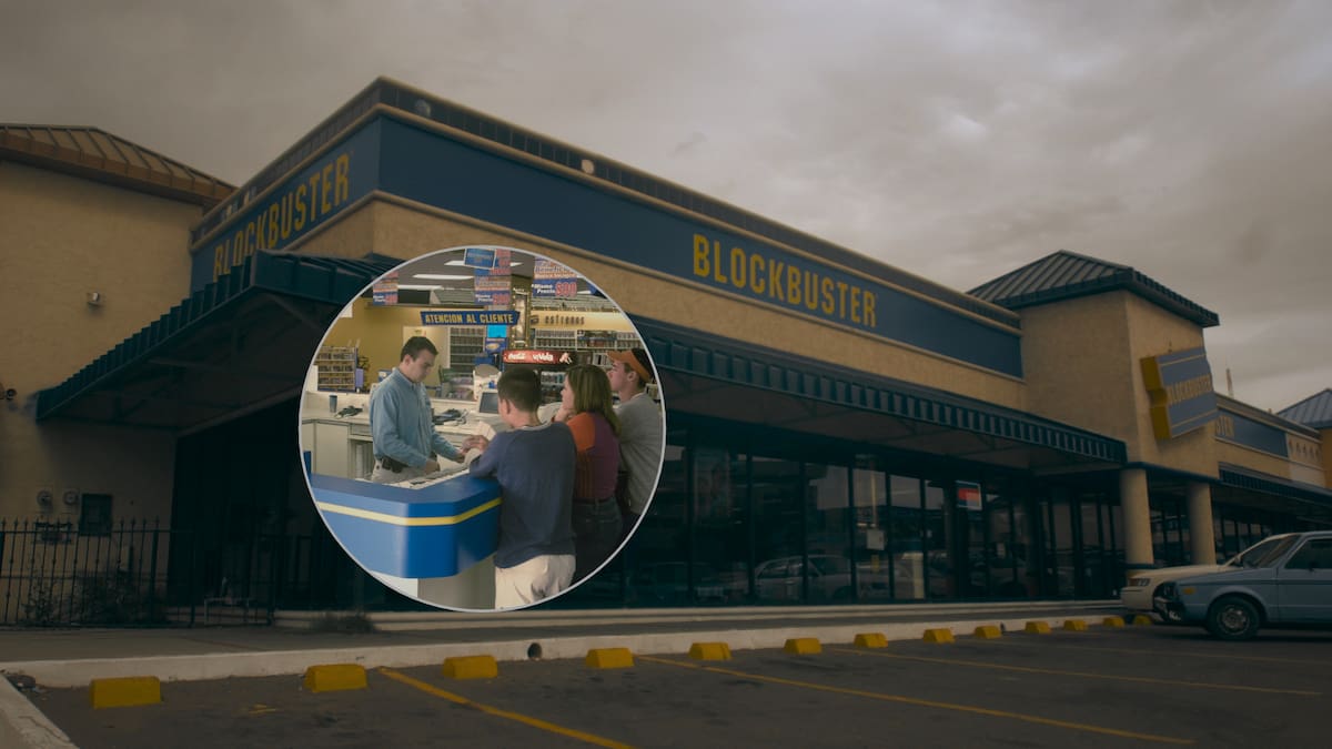 Blockbuster fue fundada en 1985 y se convirtió en un imperio internacional durante la era dorada del VHS y DVD, antes de que internet transformara para siempre nuestra relación con el cine en casa y colapsara inevitablemente frente a Netflix y el streaming