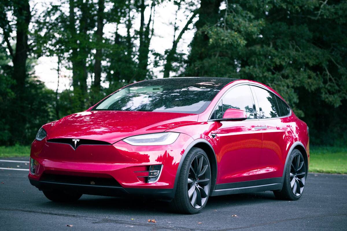 Santander otorgó más de mil mdp en créditos para comprar autos Tesla en México