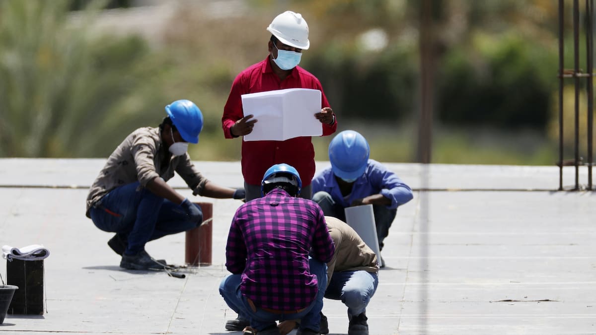 A pesar de riesgos geopolíticos y fluctuaciones económicas, los trabajadores africanos mantienen sus empleos y garantizan la continuidad de los flujos financieros hacia sus hogares. /Reuters