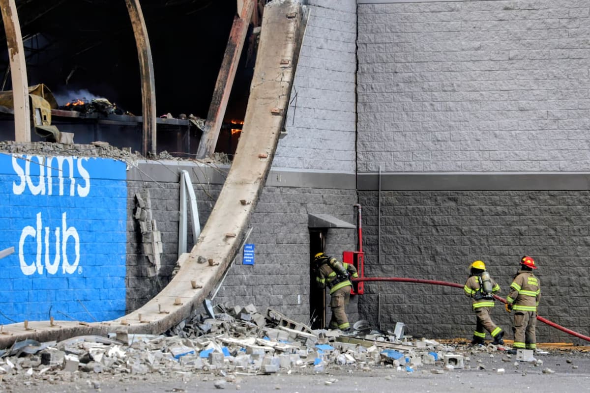 Permanecerán cerrados restaurantes y tiendas alrededor de Sam’s Club, tras incendio de esta madrugada