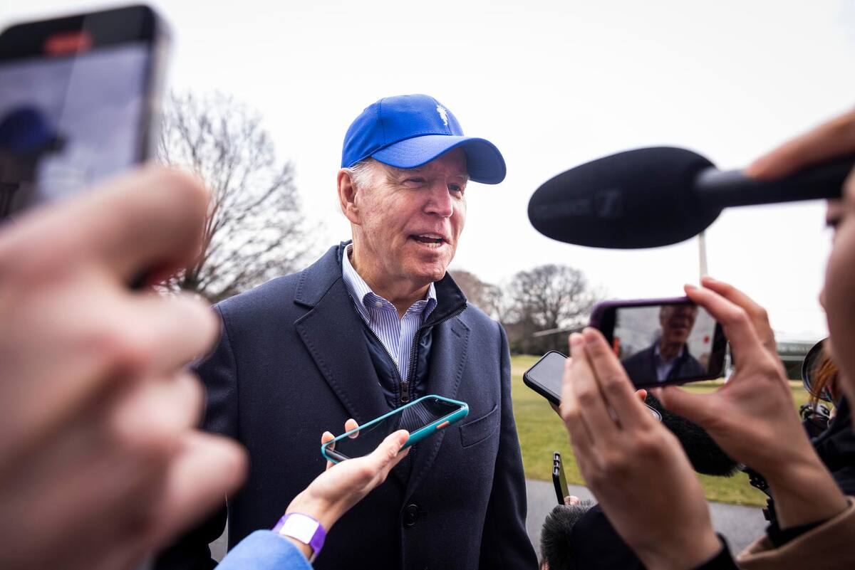 El presidente de Estados Unidos, Joe Biden, responde a las preguntas de los periodistas en la Casa Blanca, en Washington (EE.UU.), este 6 de febrero de 2023. EFE/EPA/Jim Lo Scalzo/Pool