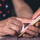 La CRT confirma que las compañías de telefonía están obligadas a apoyar a usuarios vulnerables a registrar su línea con la CURP de forma gratuita antes del bloqueo masivo fijado para el 30 de junio