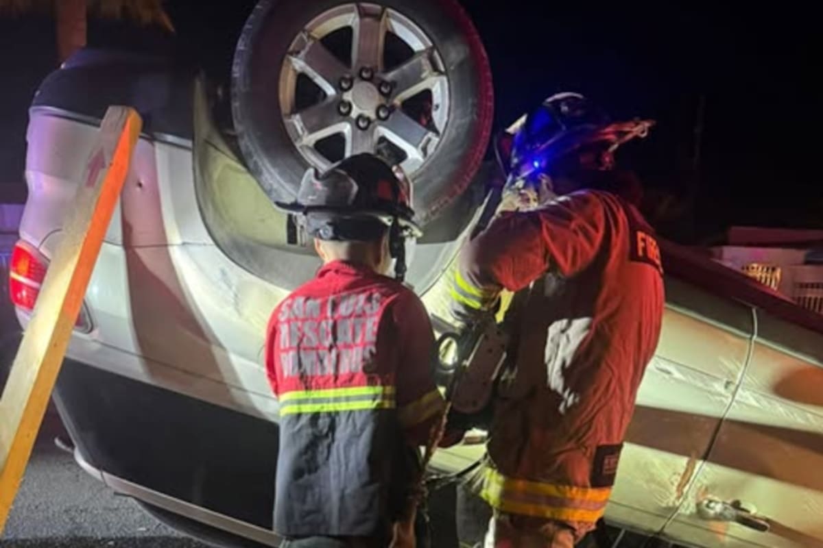 Choca y vuelca durante la madrugada en SLRC