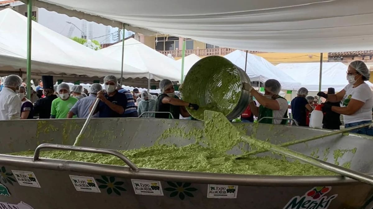 Michoacán hace historia al crear el guacamole más grande del mundo con casi 7 toneladas en una jornada masiva que reunió a cientos de personas y rompió el récord Guinness en una celebración sin precedentes