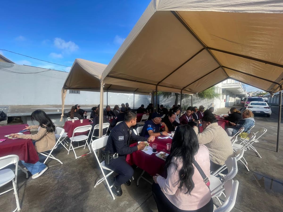 En el marco del Día del Policía, autoridades de Rosarito informaron sobre la creación de un fondo de ahorro para la jubilación de los agentes, así como la adquisición de nuevas patrullas y armamento. Foto: Carmen Gutierrez