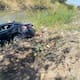 Mujer cae a canal con su auto y es trasladada de urgencia a un hospital