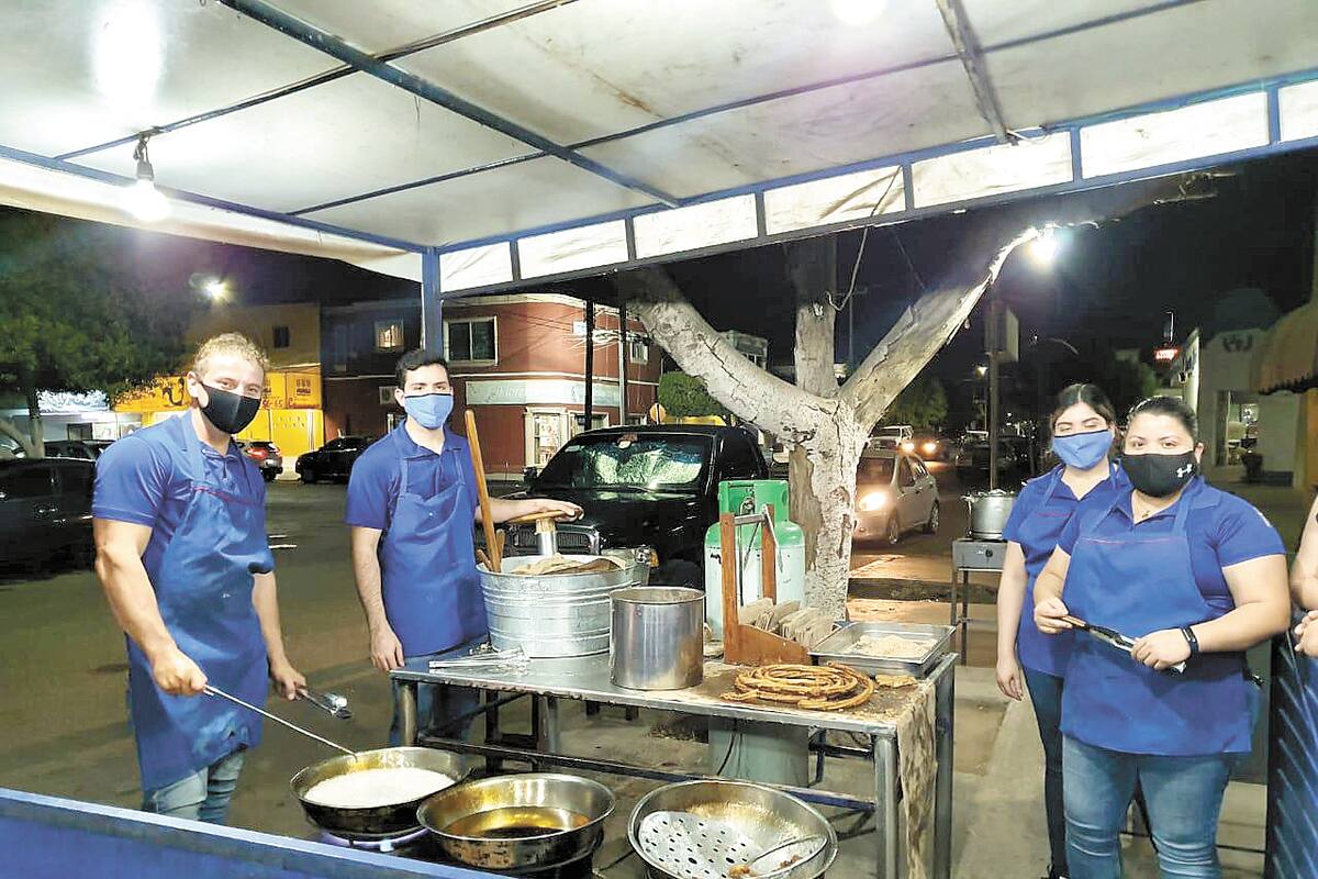 Churreros mantienen vivo el legado de su padre en Ciudad Obregón