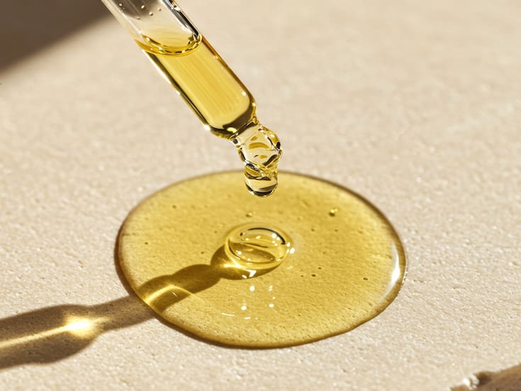 Aceite de ricino para manchas en la piel: cómo usarlo y qué resultados esperar