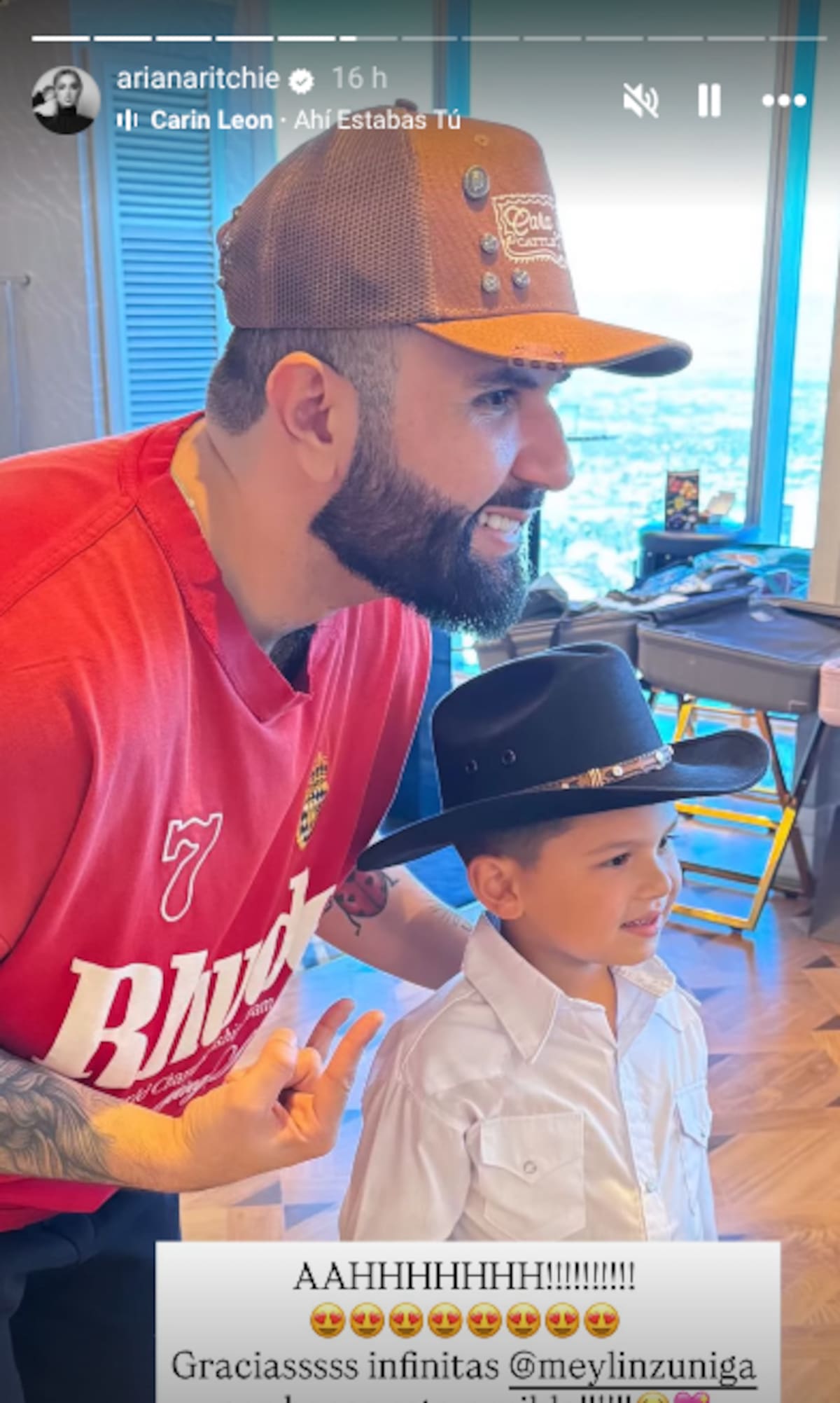 Ariana Ritchie cumple el sueño de su hijo: conoció a Carín León en Las Vegas
