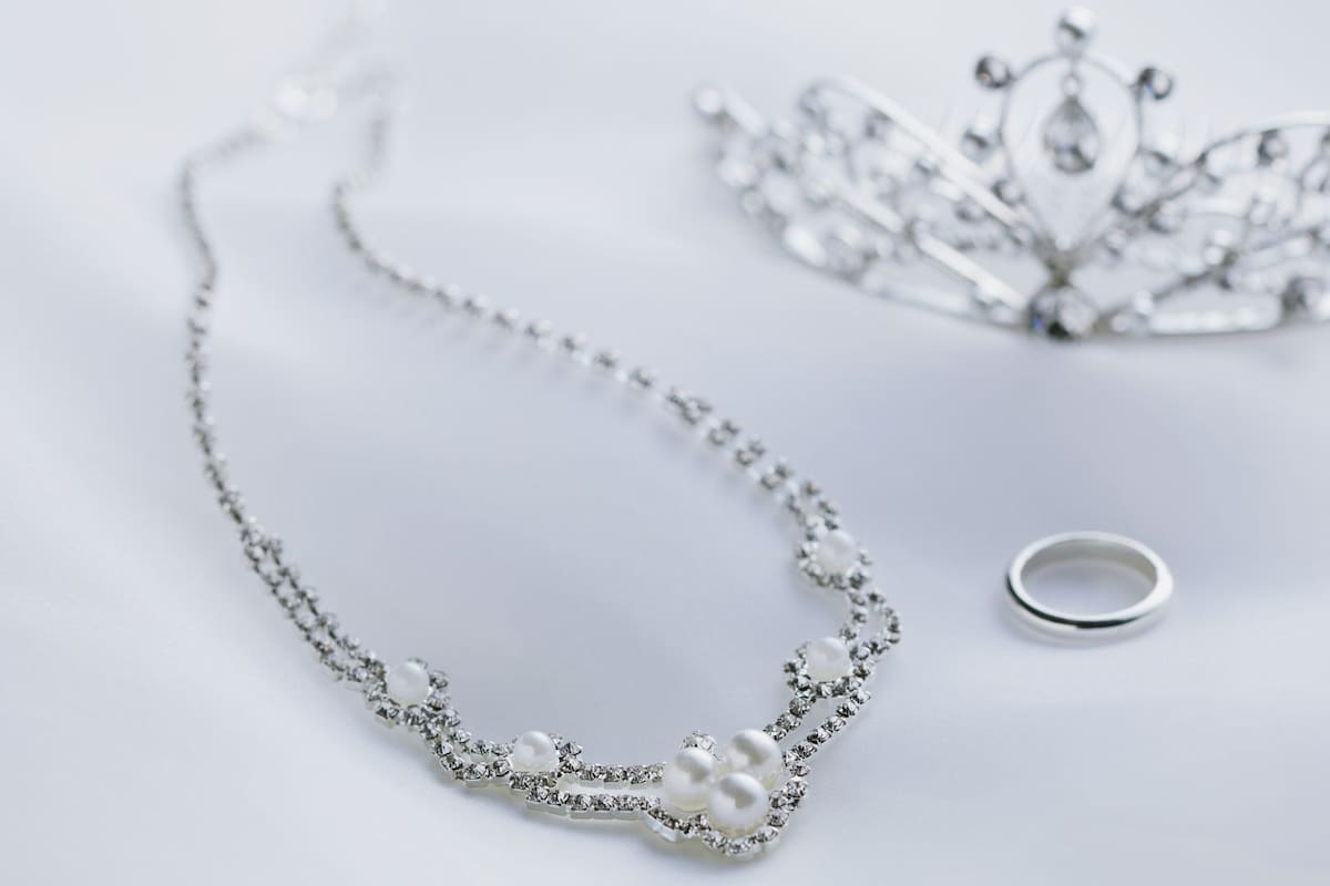 Trucos caseros para limpiar y devolver el brillo a la joyería de plata sin dañarla