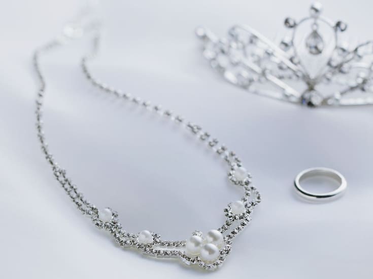 Trucos caseros para limpiar y devolver el brillo a la joyería de plata sin dañarla