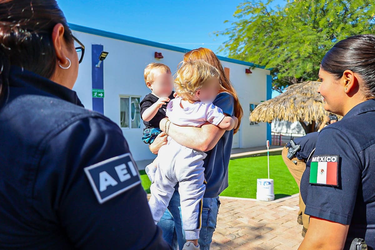 Los menores, reportados como desaparecidos en Utah, Estados Unidos, fueron localizados sanos y salvos en San Felipe gracias a un operativo coordinado entre autoridades de Baja California y el FBI. Foto: Cortesía