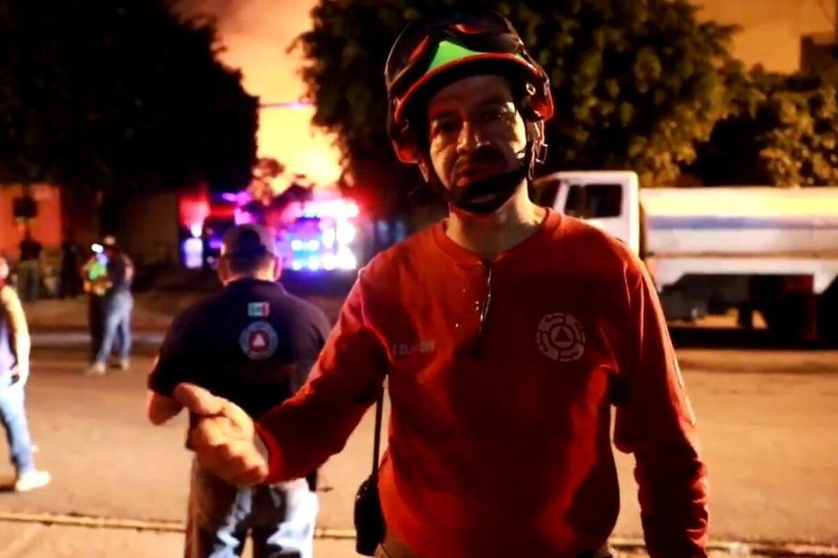 Jiutepec: bomberos combaten voraz incendio orginado en fábrica de cosméticos