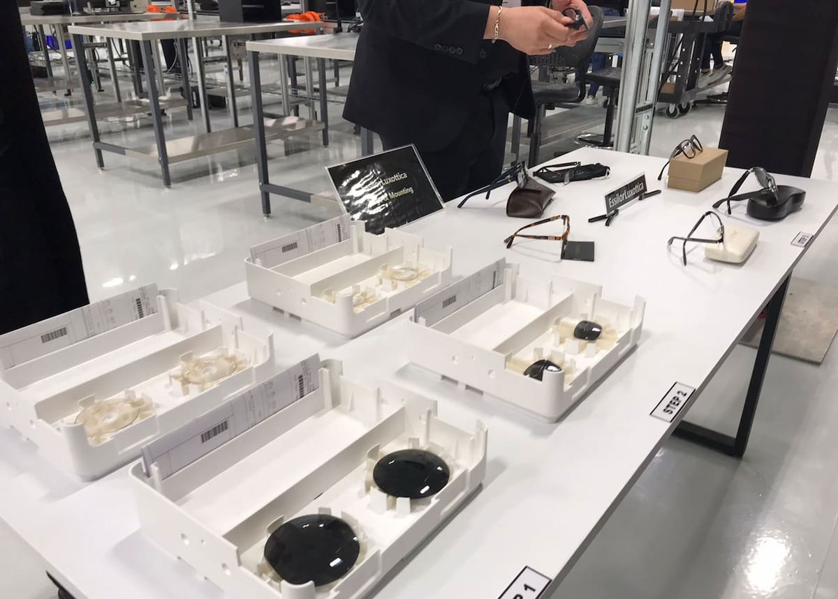 Se abastecerá a marcas como Ray-Ban, Oakley, Oliver Peoples, Persol y Costa.