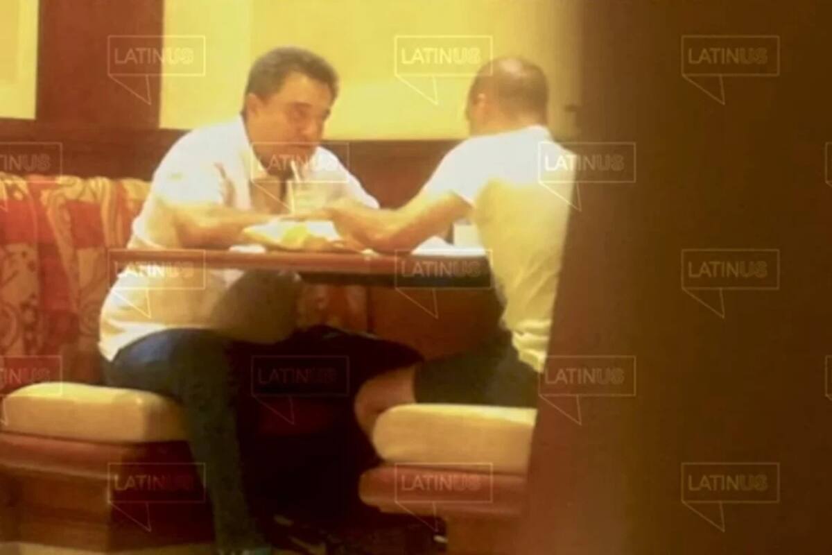 Loret revela video de Pío López Obrador, hermano de AMLO, recibiendo dinero en paquetes