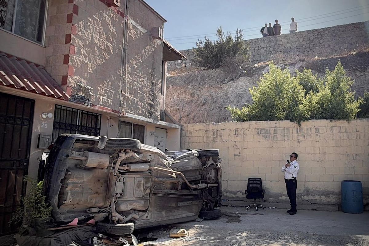 Vehículo cae 15 metros y termina volcado en Cañadas del Florido