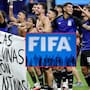 FIFA multa a Argentina con 321 mil dólares tras lienzo sobre Malvinas y suspende 10 partidos a Leandro Paredes