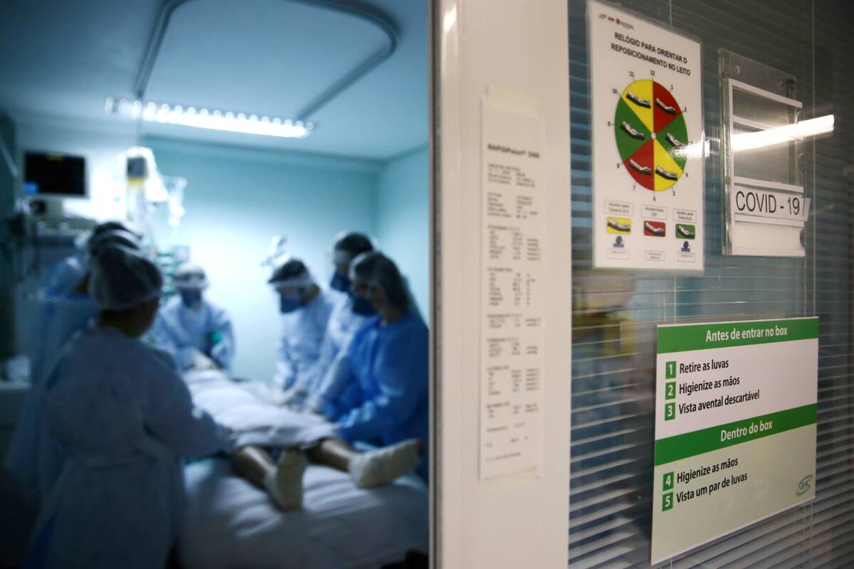 Personas más jóvenes llenan salas de cuidados intensivos por Covid-19 en América, dice la OPS