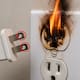 Expertos dicen por qué los enchufes tienen agujeros y cómo estos ayudan a evitar accidentes eléctricos en casa