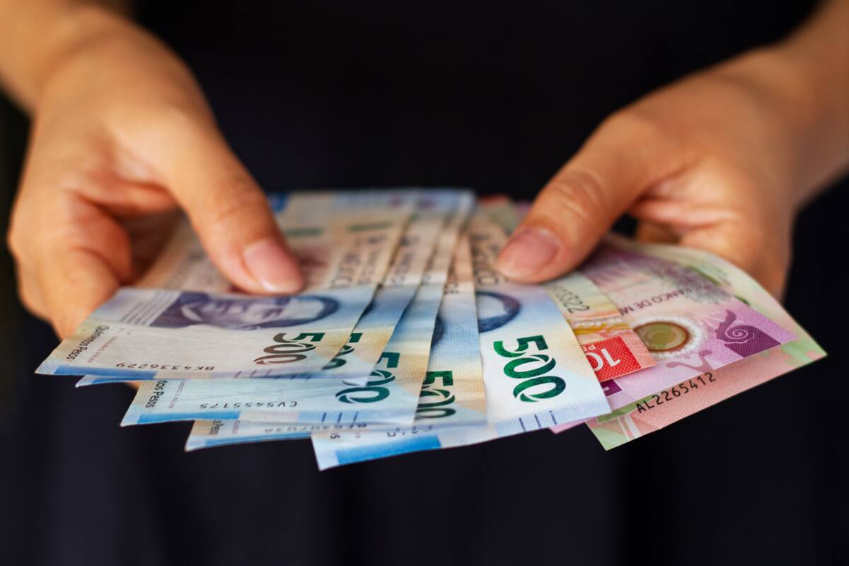 3 formas en las que no deberías verificar la autenticidad de los billetes que te entregan, según el Banco de México