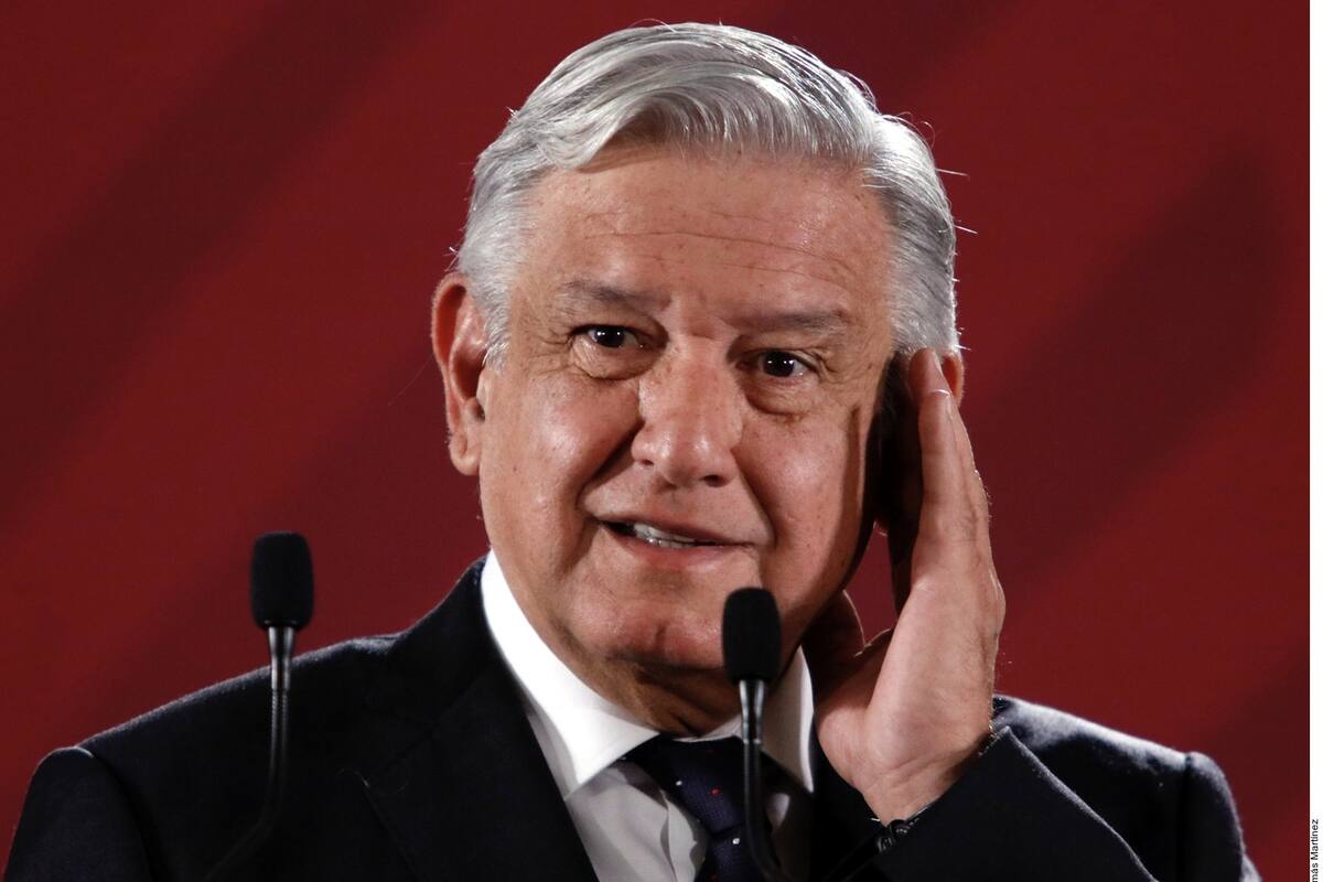 Dejan manta con amenazas afuera de la casa de AMLO