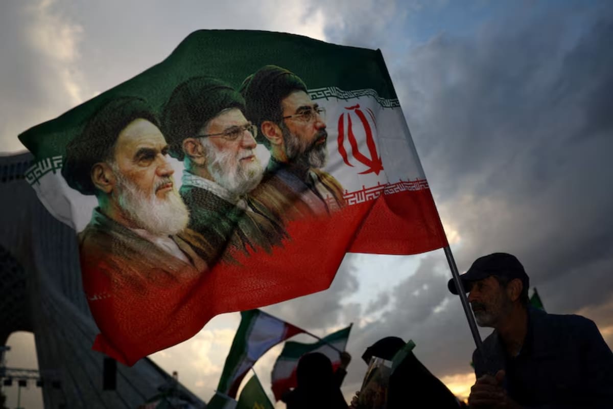 Irán entregó a Pakistán un plan de paz de 14 puntos en respuesta a la propuesta estadounidense de 9 puntos y exige resolver el conflicto en 30 días mediante el levantamiento del bloqueo naval, la liberación de activos congelados y la retirada de fuerzas militares de sus fronteras