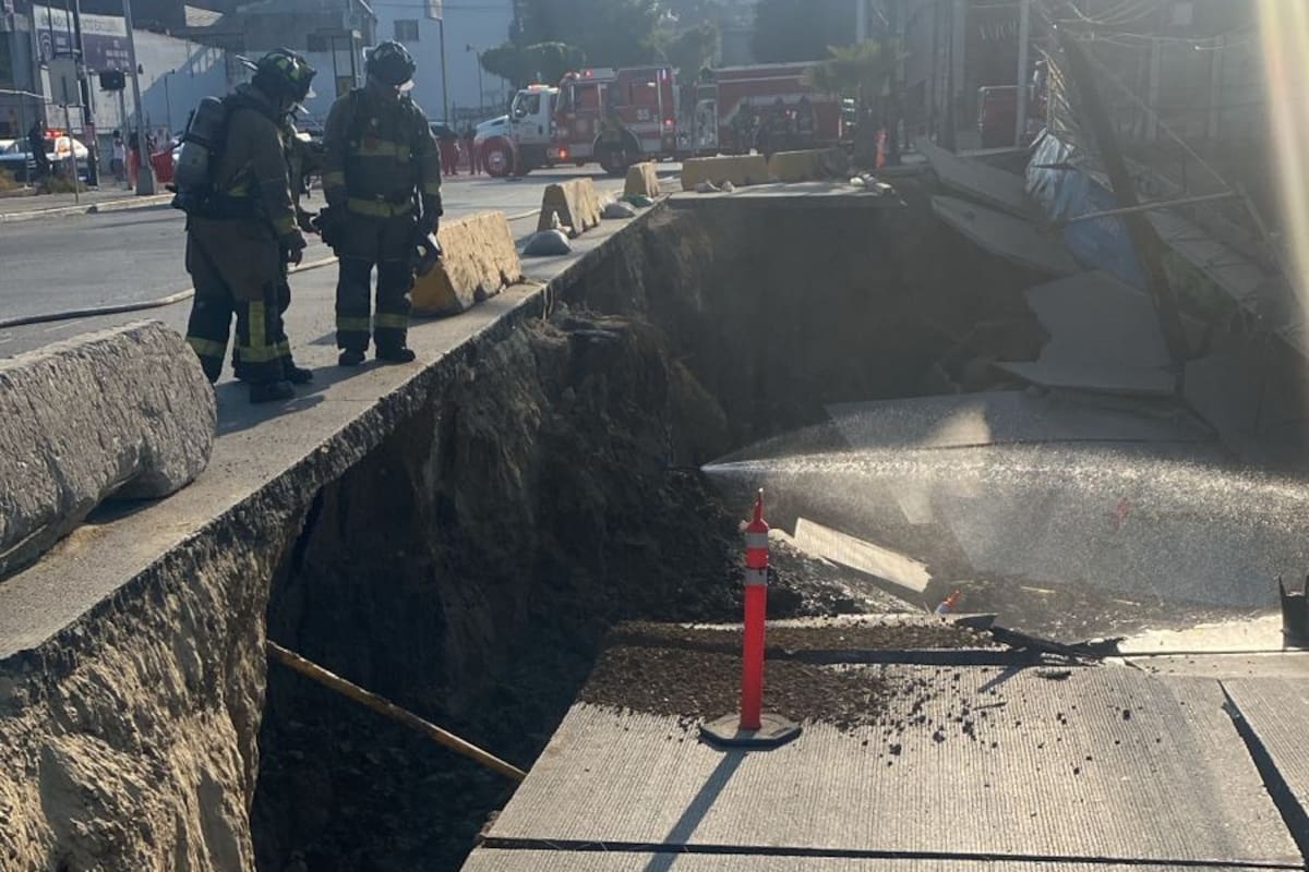 Reportan socavón y fuga de gas en calle 10 y Revolución; evacuan la zona