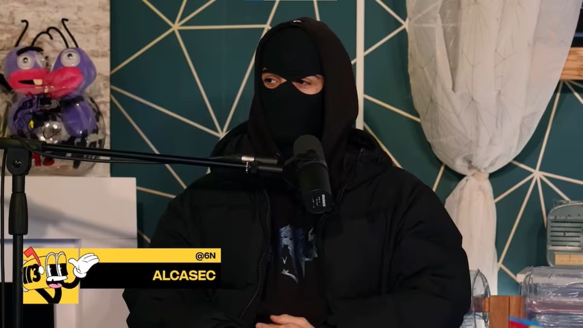 Un hacker de 22 años que robó datos bancarios de más de medio millón de personas atacando el sistema judicial de España aceptó ser condenado a dos años y siete meses de prisión tras confesar y devolver 863,000 euros obtenidos por la venta de esa información