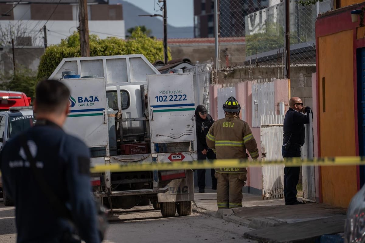 Acumulamiento de gas provoca explosión en vivienda de Guadalupe Victoria; hay dos hombres lesionados