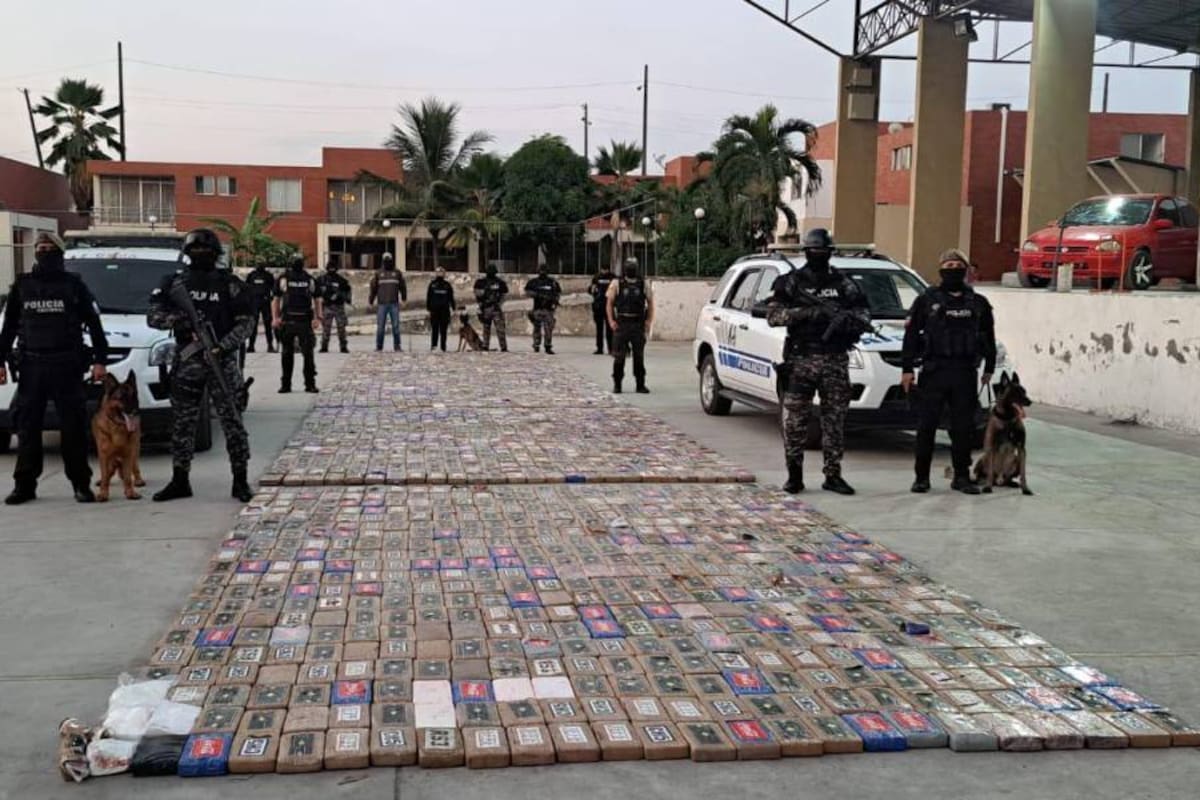 Dos toneladas de cocaína con destino a Rusia decomisadas por Ecuador