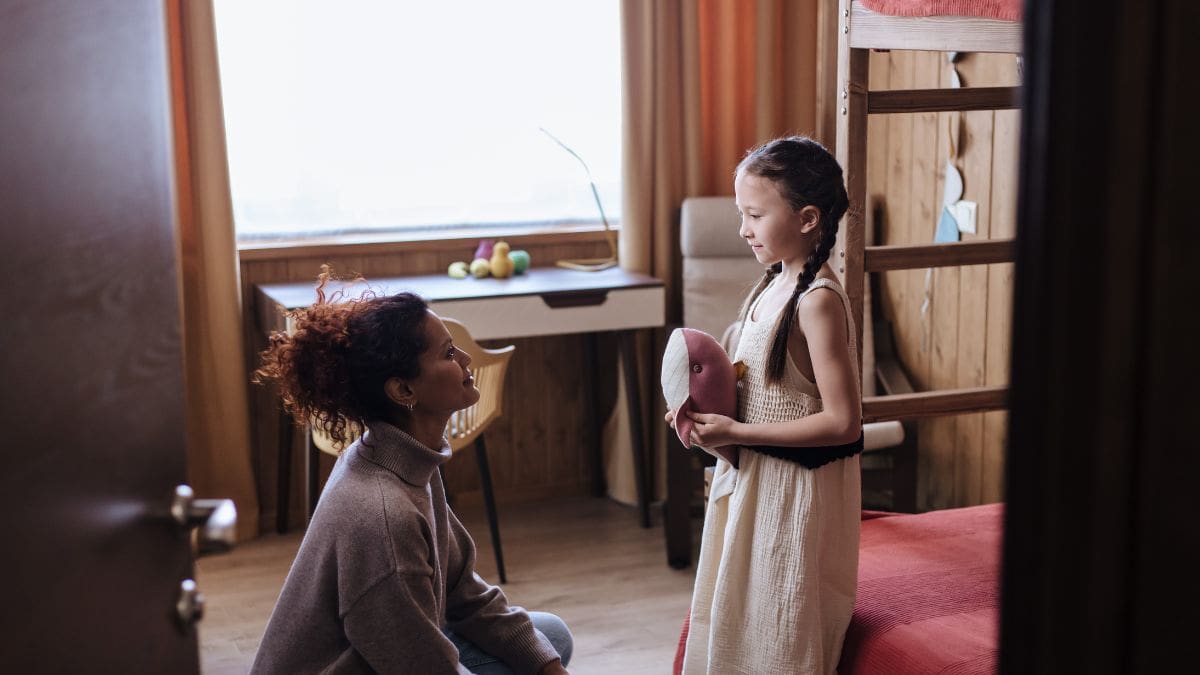 “Querer ser la mamá perfecta” puede detonar ansiedad, culpa y agotamiento emocional constante, advierten especialistas sobre un síndrome que afecta la salud mental y la dinámica familiar