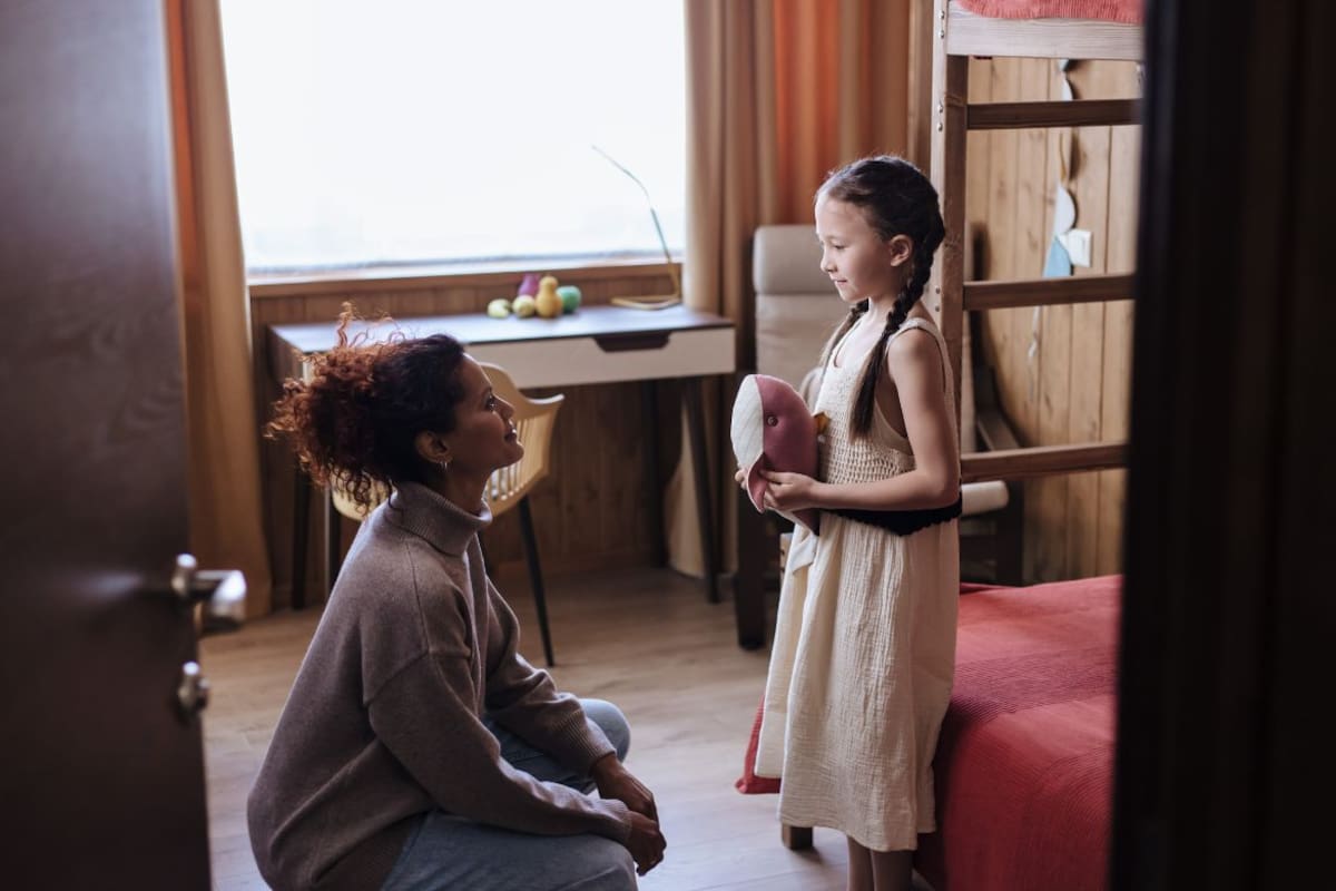 “Querer ser la mamá perfecta” puede detonar ansiedad, culpa y agotamiento emocional constante, advierten especialistas sobre un síndrome que afecta la salud mental y la dinámica familiar