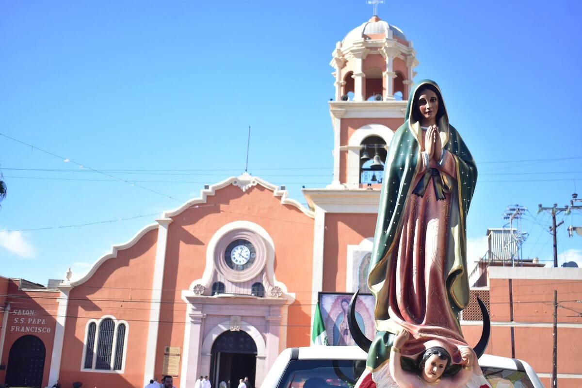 Realizan peregrinación anual de la vida religiosa, clero y seminario