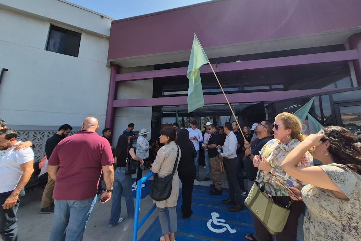 Toman oficinas de CESPT para exigir atención a deslizamientos en Sánchez Taboada