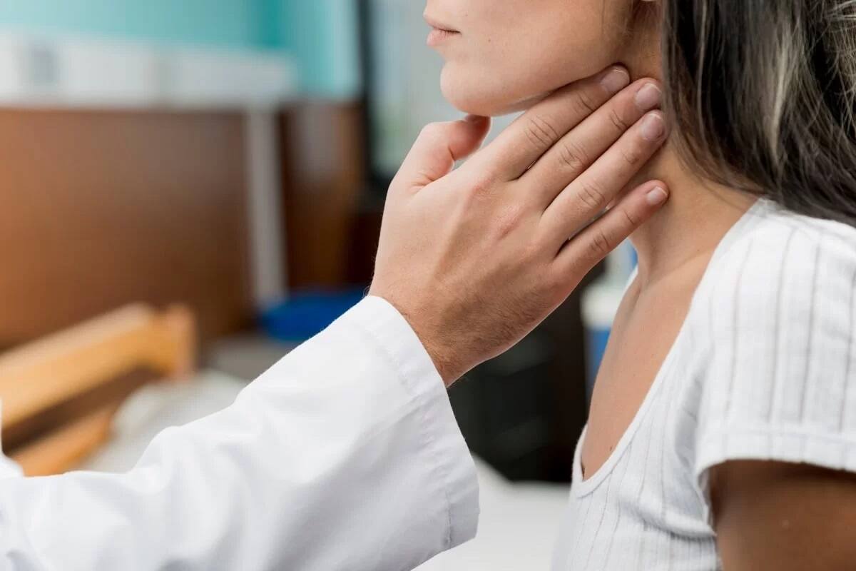¿Vives con hipotiroidismo? Consejos médicos para prevenir complicaciones