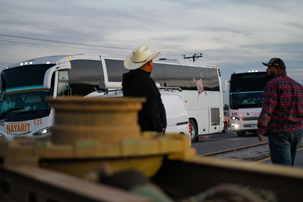 La movilización se sumó al cierre que mantiene bloqueada la Mexicali–San Luis Río Colorado desde el 24 de noviembre. Foto: Border Zoom