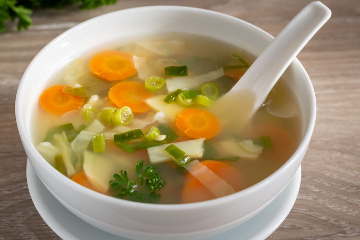 La sopa de pollo cuenta con respaldo científico que avala su eficacia