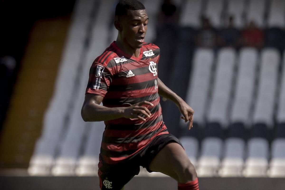 Futbolista brasileño mata a ciclista repartidor al atropellarlo