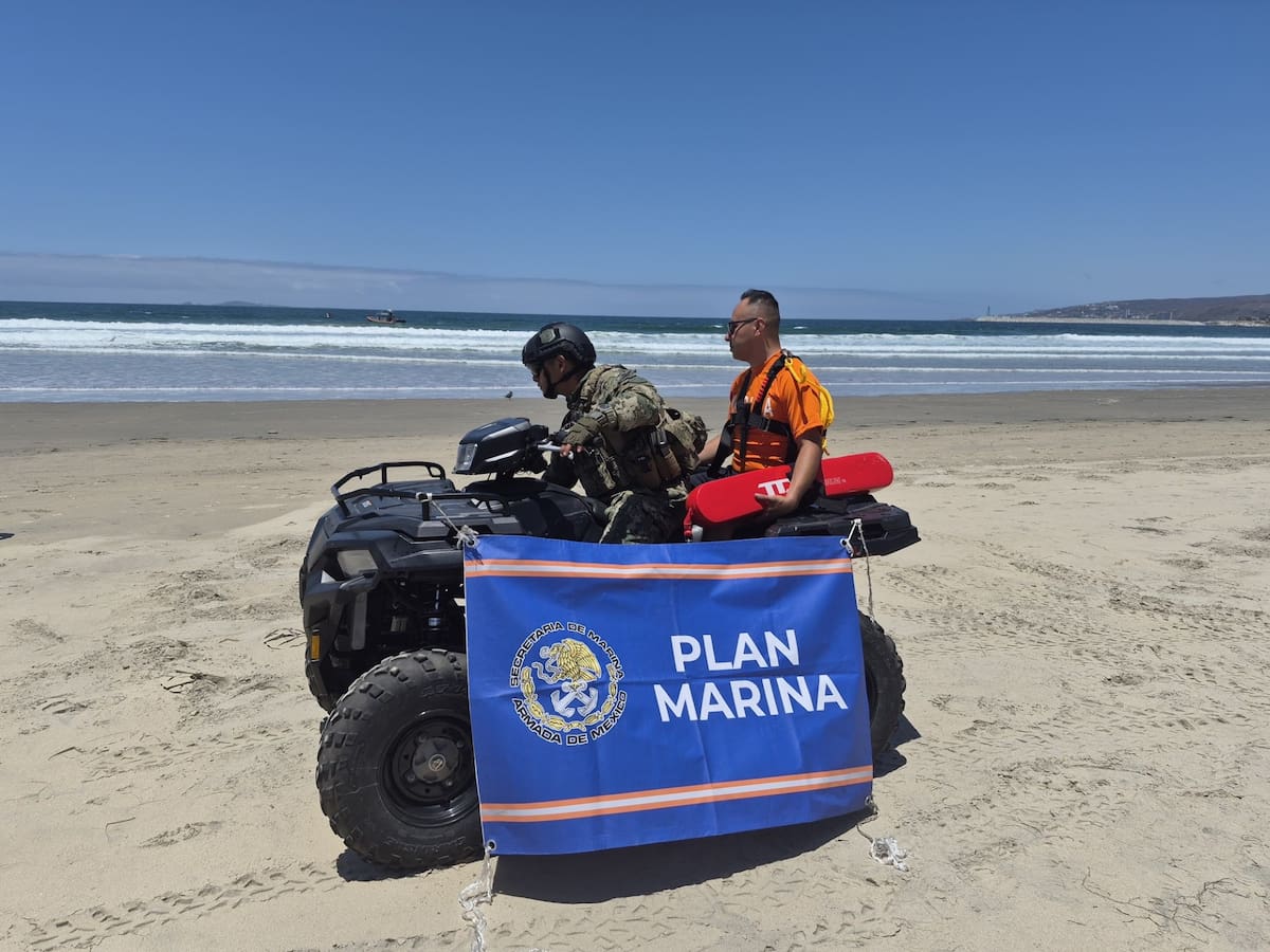 La Marina desplegó 50 elementos en Ensenada para la Operación Salvavidas Verano 2026, con vigilancia en playas y acciones de rescate hasta el 30 de agosto.
Foto: Cortesía.