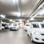 Los anuncios de deslinde en estacionamientos comerciales carecen de validez legal si tu vehículo sufre un robo o fallas en las instalaciones