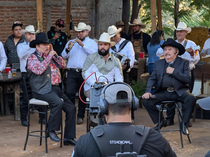 Carín León graba en La Matanza con Lalo Mora y Eliseo Robles y cientos de hermosillenses se reúnen para verlos