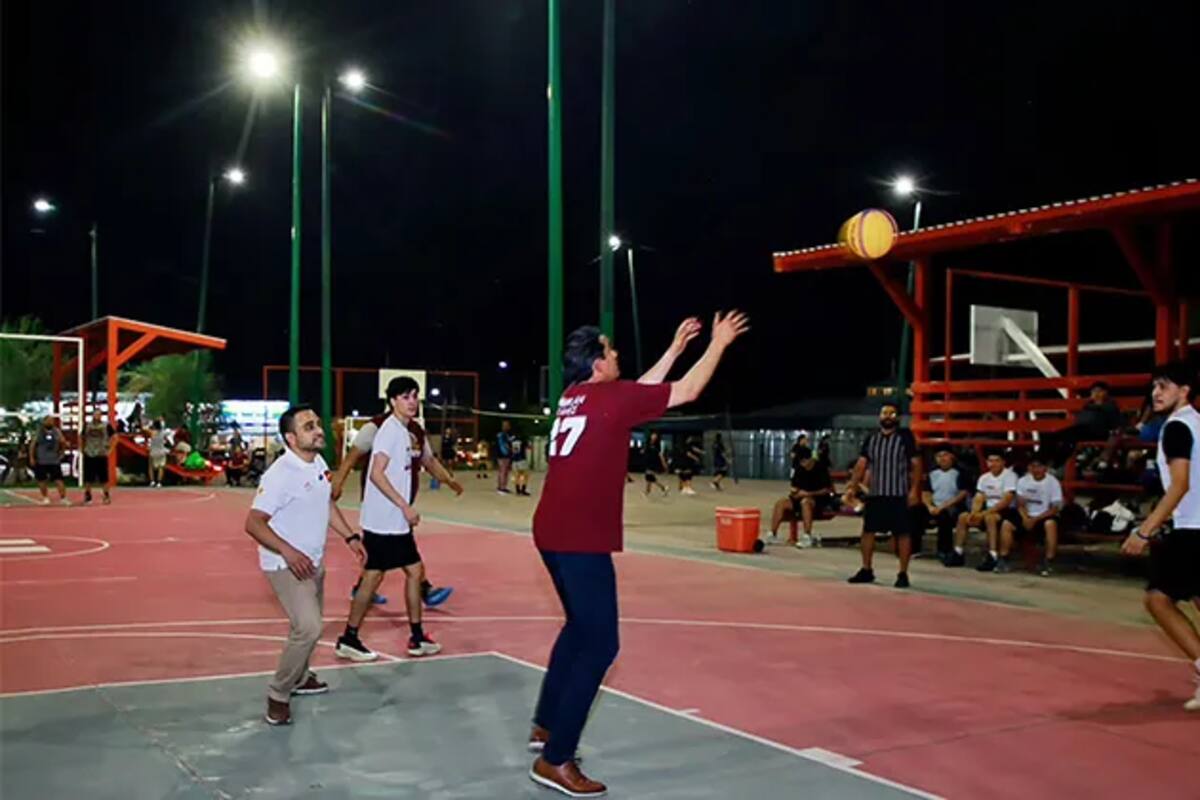 Froylán Gámez participa en torneo de basquetbol en Pueblitos y plantea impulsar el deporte y la convivencia en colonias de Hermosillo