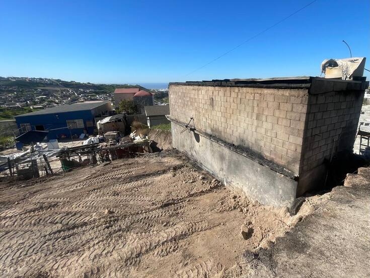 Perdieron todo en minutos: dos familias claman por solidaridad para reconstruir sus hogares en Rosarito