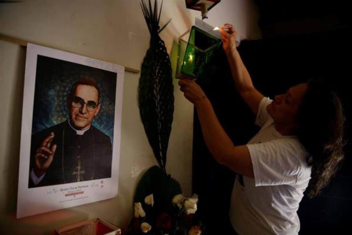Salvadoreños conmemoran en casa el 40 aniversario del asesinato de San Romero