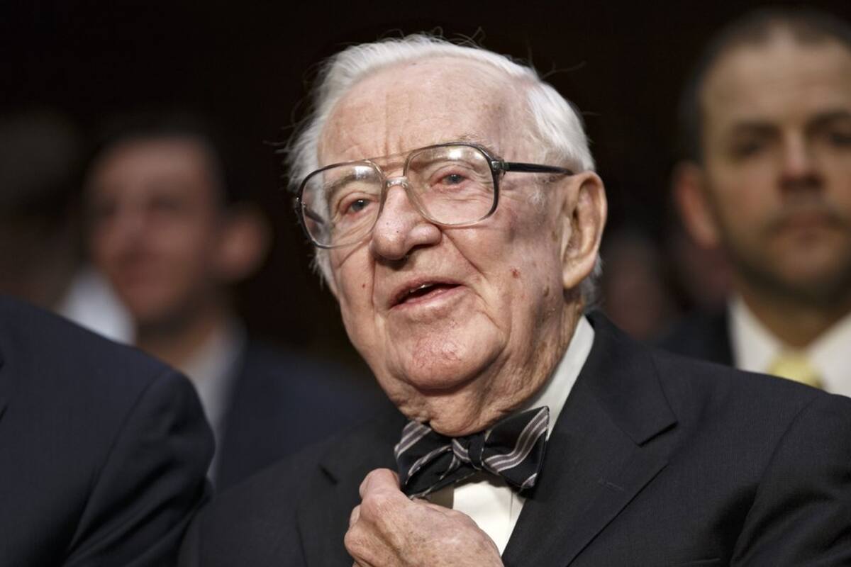 Fallece John Paul Stevens, influyente juez retirado del Supremo de EU